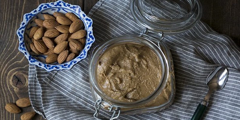 طرز تهیه کره بادام زمینی با مخلوط کن