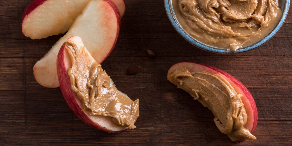 کره بادام زمینی رژیمی